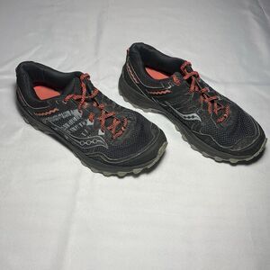 Saucony Excursion TR12 Womens Size 10 Running Shoes Black Red Grey S10451-20